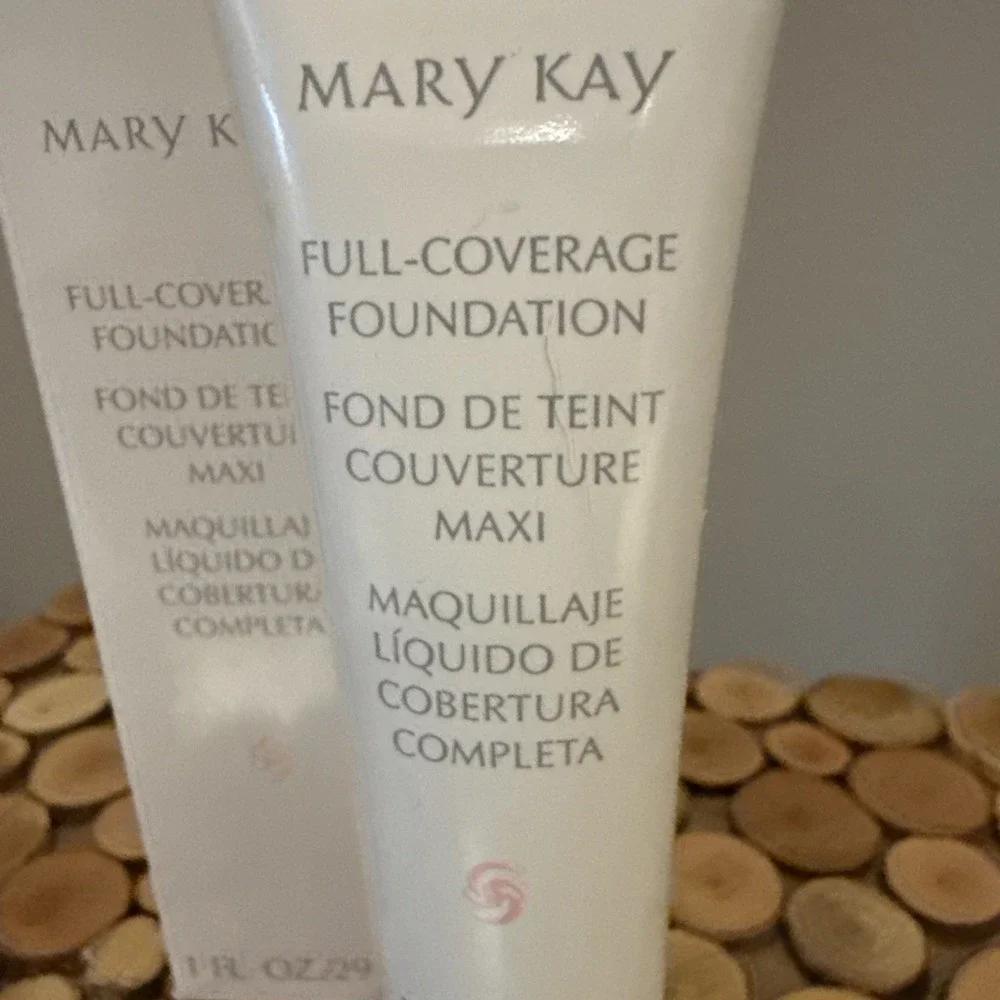 Mary Kay Full Coverage Foundation Ivory 105‎ Normal/Dry Skin New Old Stock